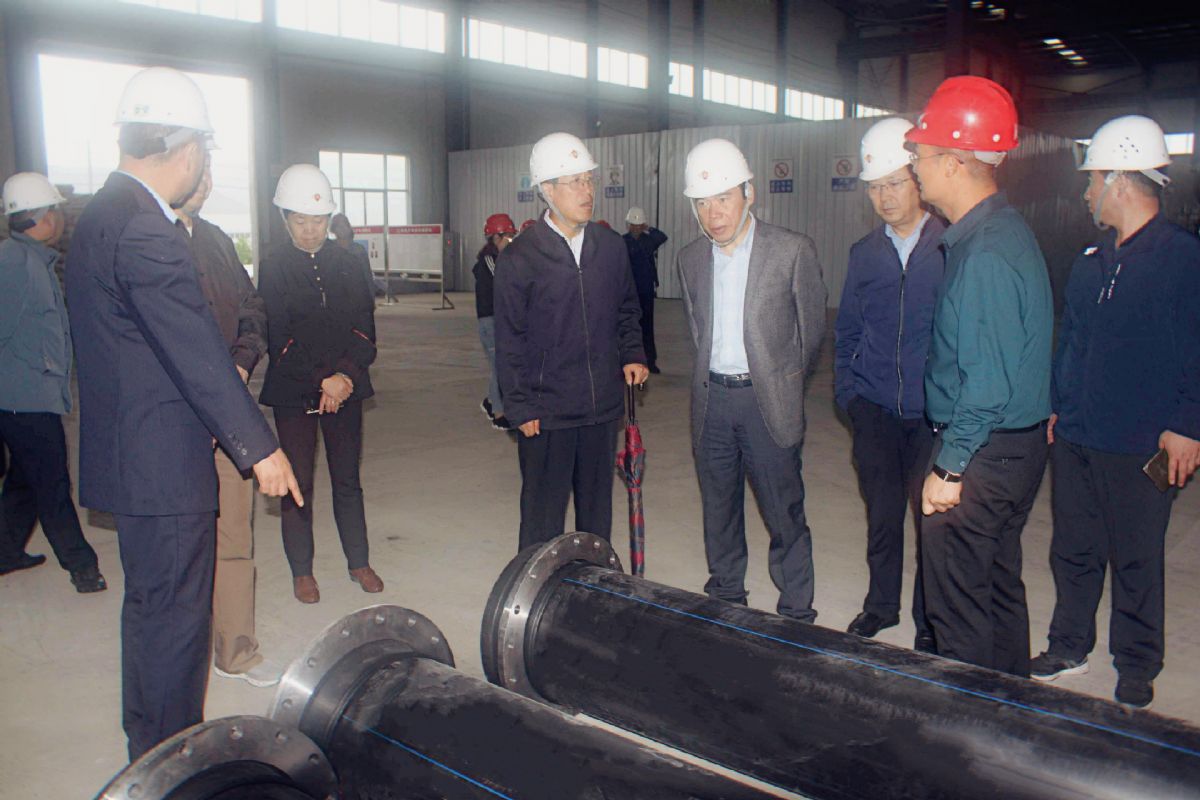 定西市政協(xié)主席陳尊鋒、市委常委、常務(wù)副市長陳曾勇 一行領(lǐng)導(dǎo)蒞臨我公司開展企業(yè)考察